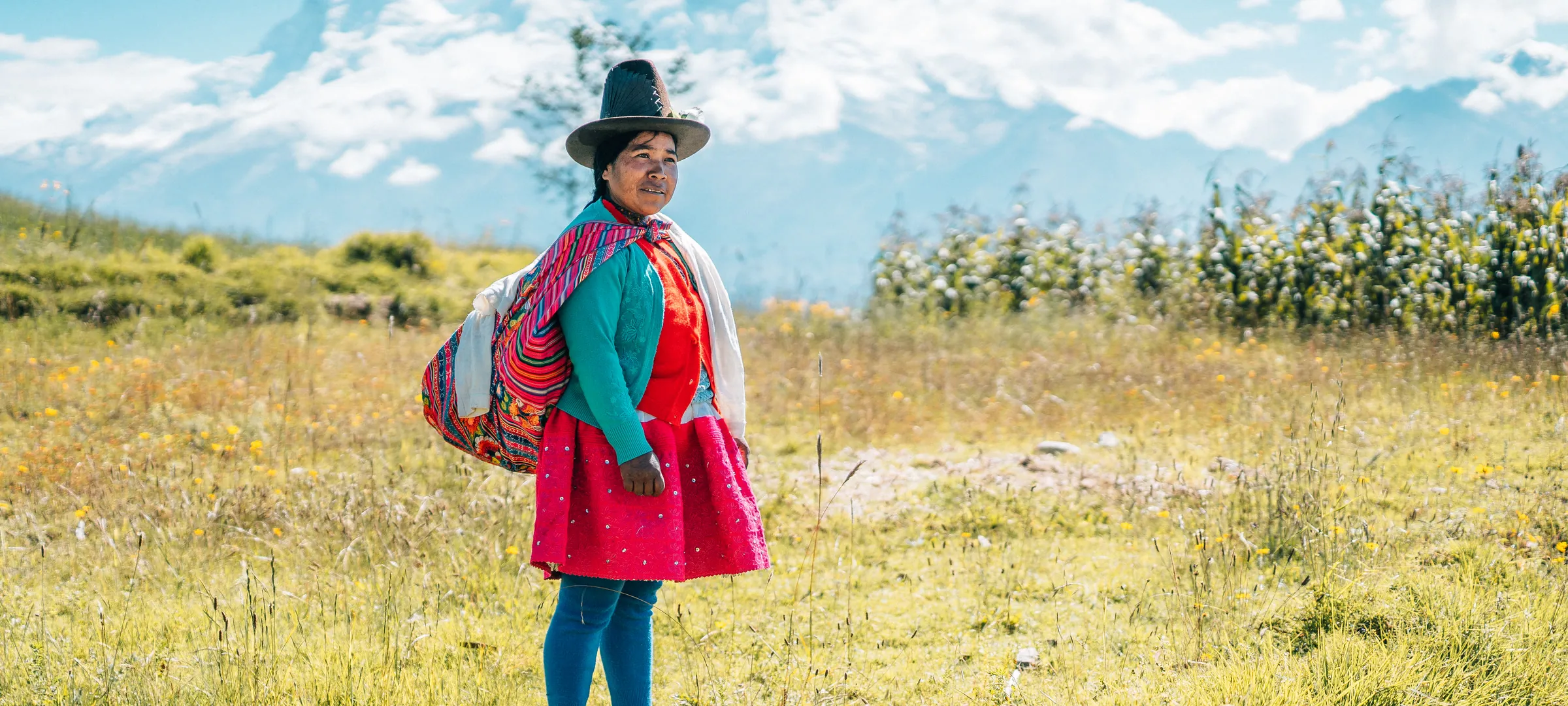Mujer en traje tradicional andino